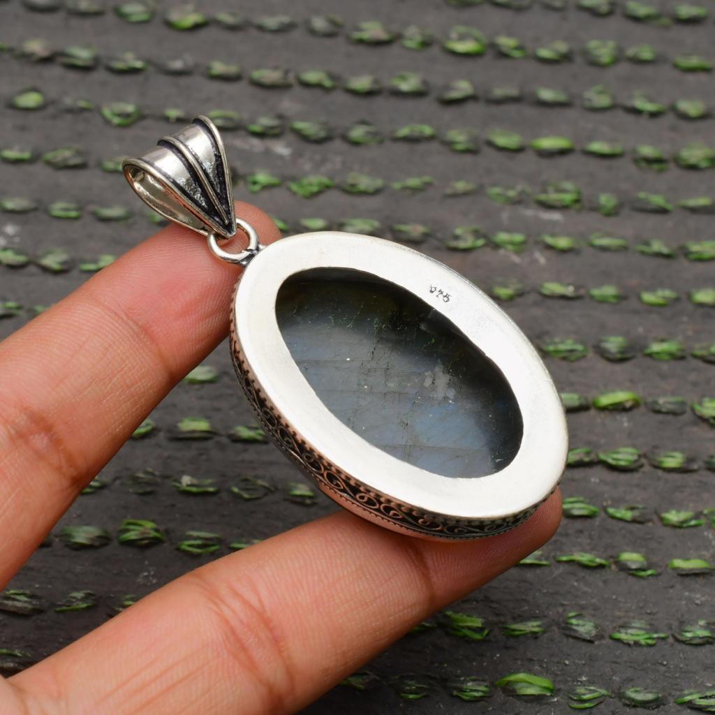 Labradorite Gemstone Pendant Gemstone : 925 Sterling Silver Handmade Jewelry Pendant