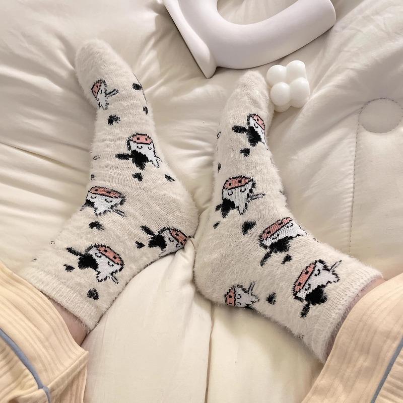 2Pairs Lovely Cow Pattern Fuzzy Crew Socks Milk Spotted Plush Thickened Soft Cute Comfortable Mid Tube Socks Warm Autumn Winter