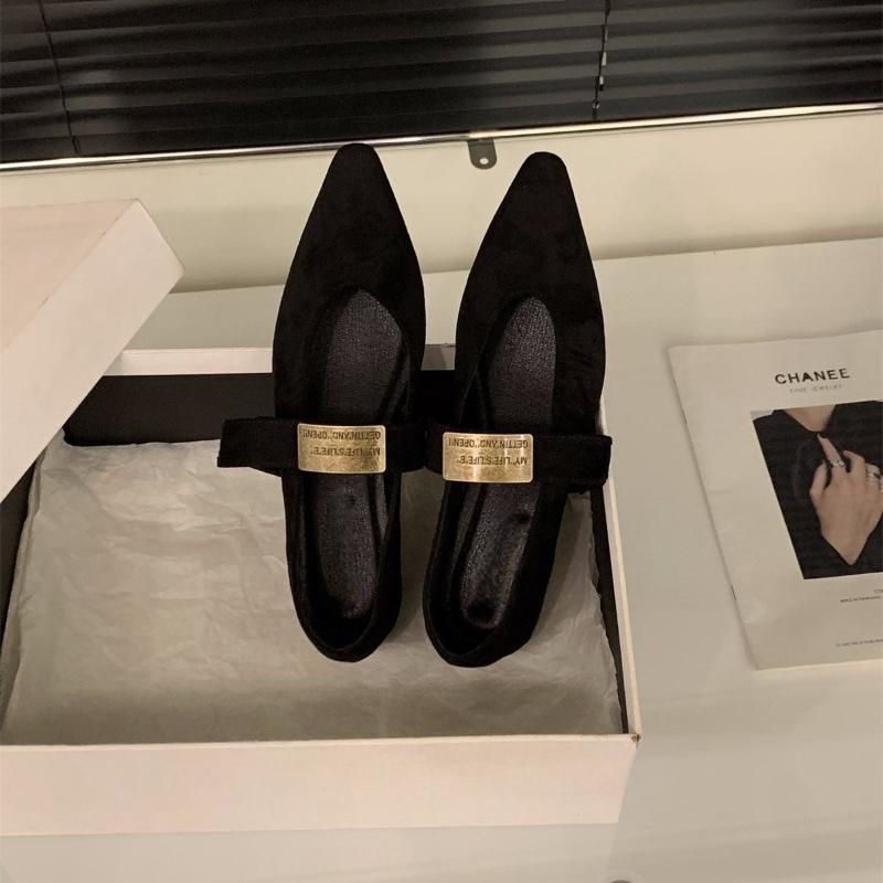 

Мода Мода Универсальная Женская Обувь 2025 Осень Новая Остроносая Обувь на Плоской Подошве Простые Женские Туфли Мэри Джейн Противоскользящая Женская Повседневная Обувь 40 чёрный