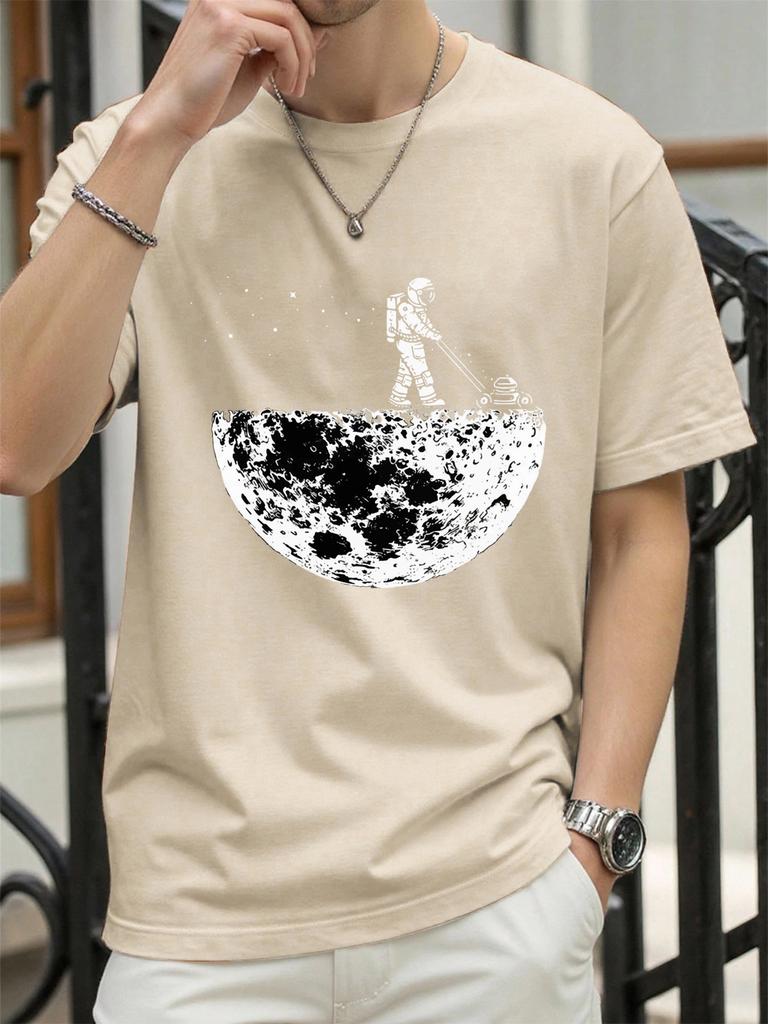 Astronaut Mowing The Moon Print T Shirt Men Summer Oversized TShirt Hip Hop Crewneck Short Sleeve Casual Cotton Streetwear