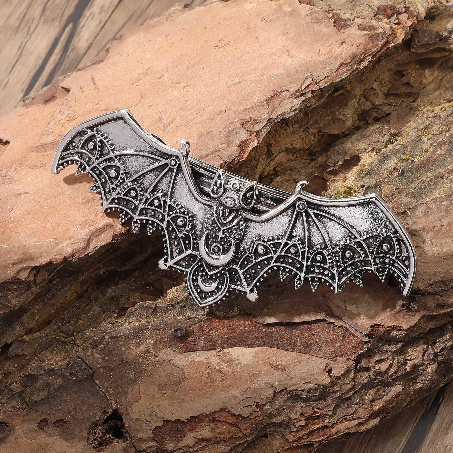 

Viking Gothic Bat Moon Hair Clip - Retro Norwegian Party Jewelry срібний