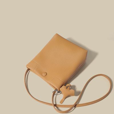 Fashion Leather Bucket Bag Women's 2025 New Summer Simple Messenger Bag Casual Soft Leather Shoulder Mobile Phone Bag