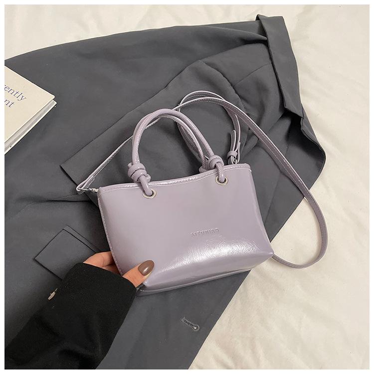 Korean fashionable spring and summer foreign gas oil wax leather portable bucket bag versatile gentle wind temperament advanced sense messenger women