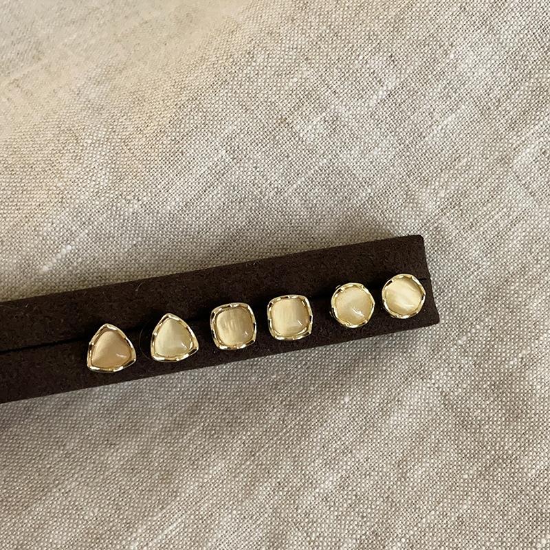 

Геометрические металлические опаловые серьги-гвоздики набор женских нишевых ретро простых индивидуальных темпераментных универсальных повседневных сережек