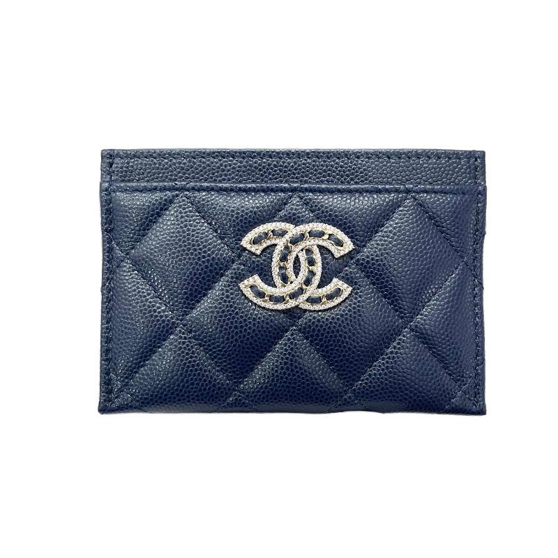 

Chanel 2022 Spring Summer Diamond Button Brooch Decoration Quilted Caviar Leather Card Holder Women accessories Blue AP2737-B08043-NH627 Basic Set (Bag+Dust Bag)