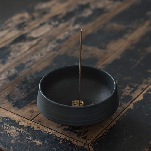 Nannlia 13cm Diameter Ceramic Incense Burner, Stylish, High-Quality, Japanese-Style Interior Decor for Buddhist Altars (Black)