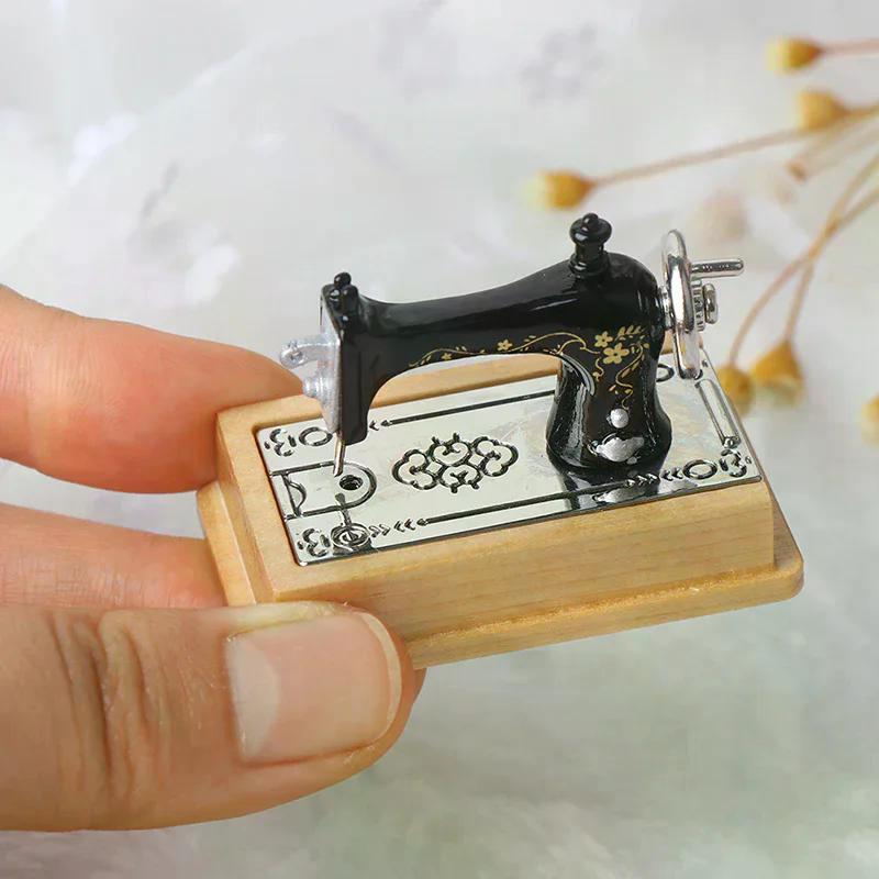 1/12 Dollhouse Miniature Sewing Machine with Scissors Thread Cloth For Kids Children Toy Safe For Children Non Toxic
