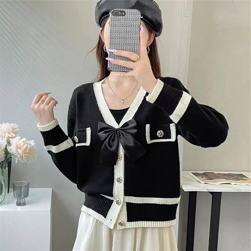 Xiaoxiangfeng contrasting color lace-up bow sweater for women 2025 early autumn V-neck slim-fitting and thin knitted cardigan top for women