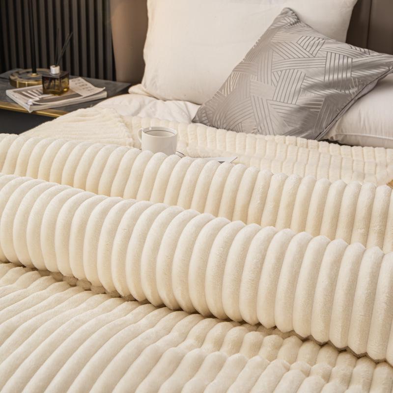 Dicke Plüschdecke aus Imitatkaninchenfell mit breitem Rippmuster für die Mittagspause oder zur Verwendung bei Klimaanlagen