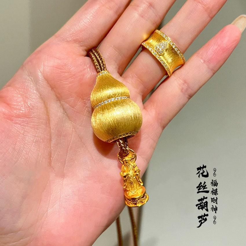 Jindian has the same Fulu God of Wealth, sand gold ancient French wire matte lucky gourd pendant, retro court necklace wholesale.