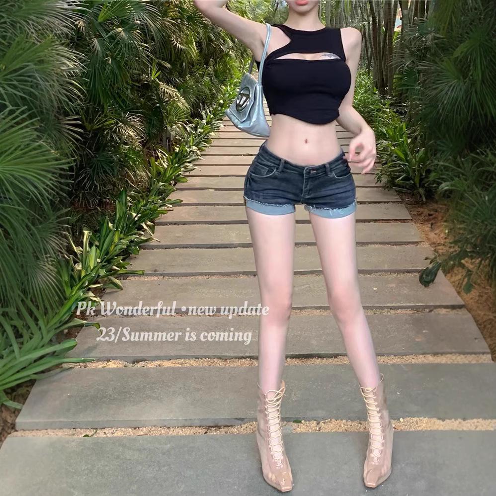 Damen Retro Denim Shorts mit niedrigem Bund - Schlankmachend, Rollsaum, Petite-Passform, Würziges Styling