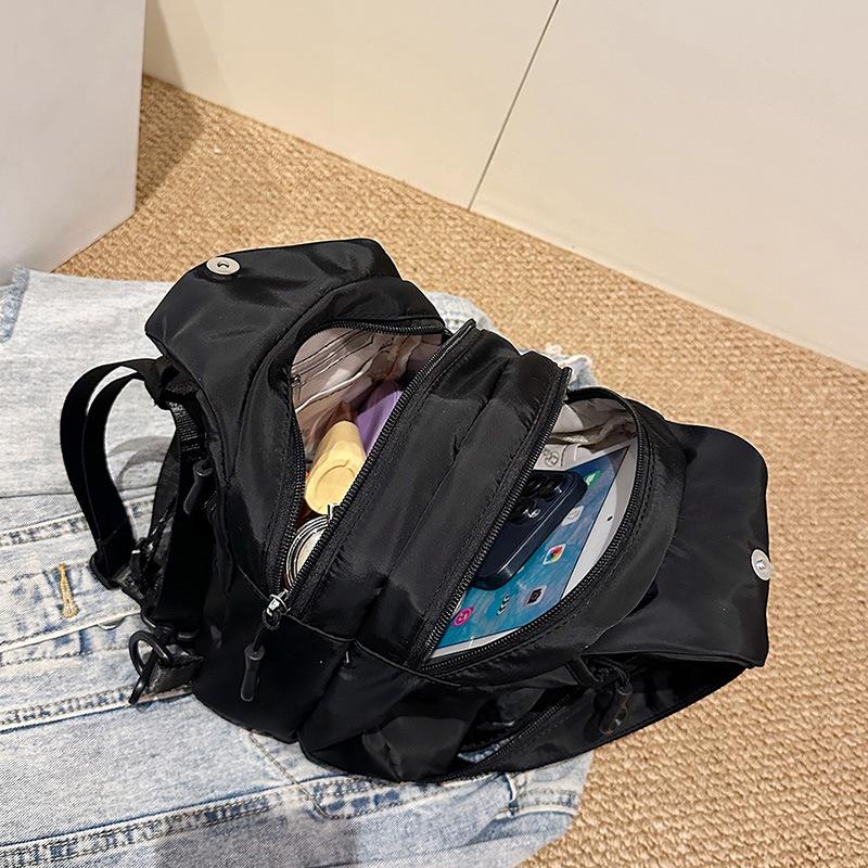 Fashion, Lightweight and Large-capacity Messenger Bag 2025 New Simple and Versatile Nylon Backpack Women's Leisure Bag