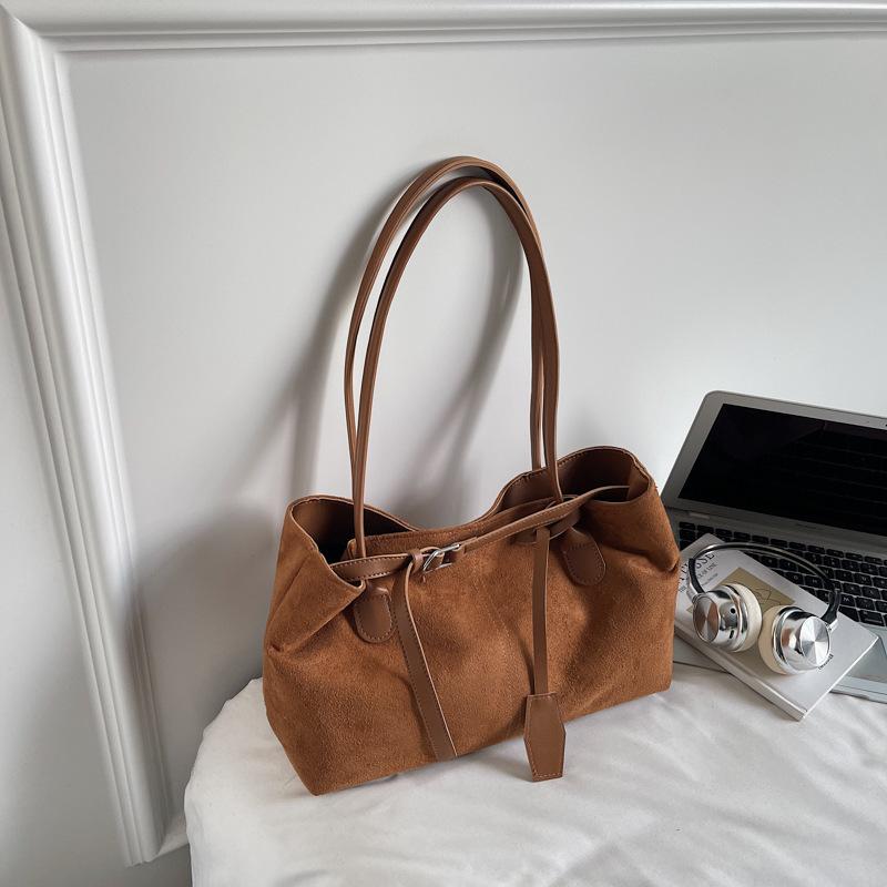 

Ретро нишевая сумка-тоут большой вместимости женская 2025 новая модная простая женская сумка для通勤 на плечо подмышку коричневый