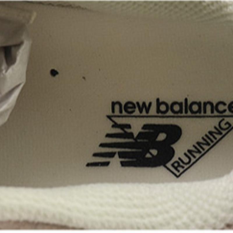 New Balance 860 Beige
