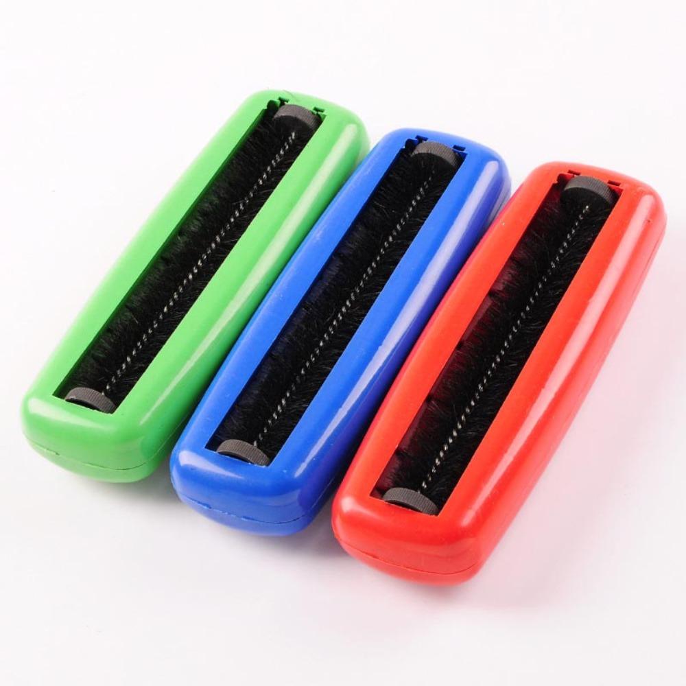 1PCS Random color Sticky Picker Fluff Cleaner Carpet Dust Brush Crumb Sweeper Plastic Sweeper