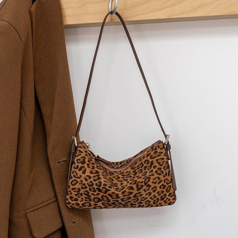 Hot autumn and winter new leopard print cowhide saddle bag women's genuine leather shoulder messenger bag commuter handbag women