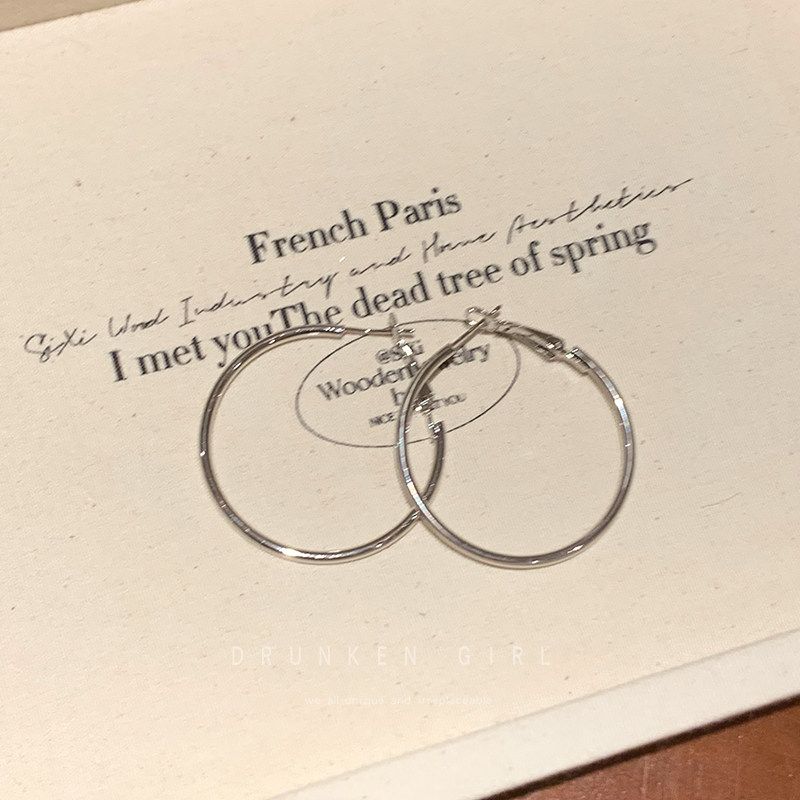Vintage Exaggerated Hoop Earrings for Women 2026 New Style High-End Plain Hoop Earrings Versatile Elegant Hoop Earrings Silver Large Hoop Earrings-4Cm
