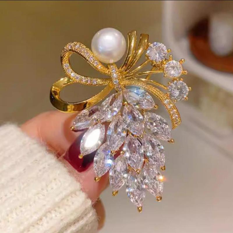 Mote Rhinestone Krystall Sløyfe Perle Brosjer Dame Klær Kåpe Smykker Tilbehør Gaver