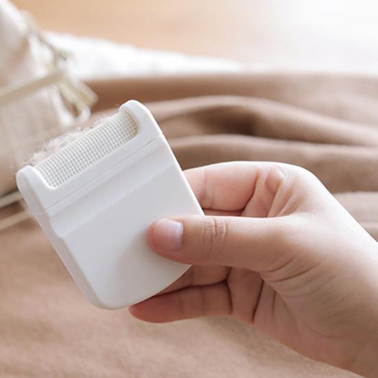 Manual Clothes Coat Lint Hair Bulb Ball Fluff Remover Cleaner Trimmer Machine