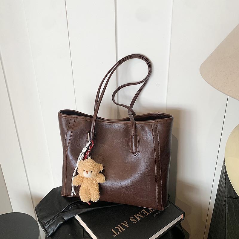 

Chic White Shoulder Tote Bag For Women Versatile Design Ideal For Casual Outings Without Pendant