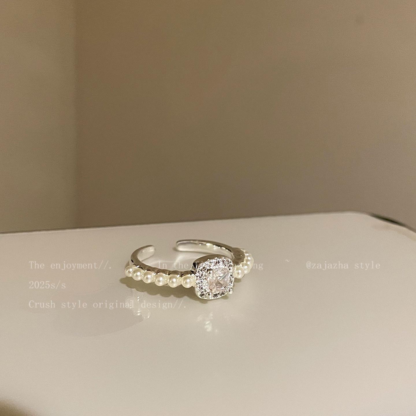 Light luxury Korean lace pearl zircon ring, niche design, open index finger ring, high-end stacked ring.
