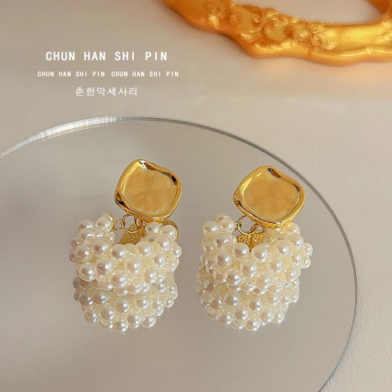 

Round ear clips for women without ear holes French retro pearl versatile stud earrings light luxury high-end mosquito coil disc ear clips earrings 14k