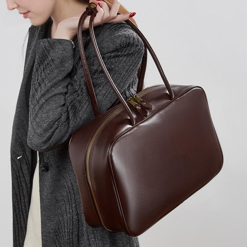 2026 New Women's Genuine Leather Crossbody Bag: Spring/Summer Single Shoulder, Small Square, Bowling Style