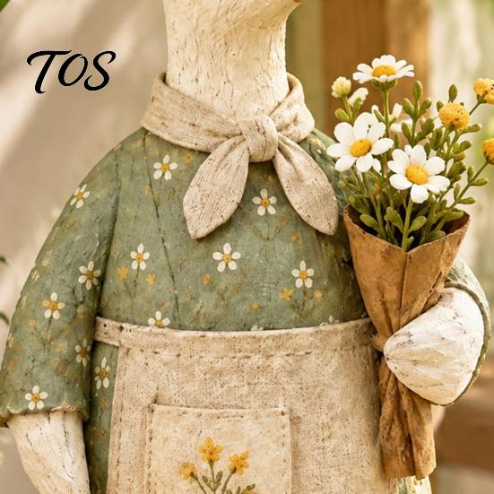 Garden Landscaping Supplies Rustic Goose Figurine, Resin Statue with Apron Holding Flowers, Vintage Style Figurines Cute Animal Ornament for