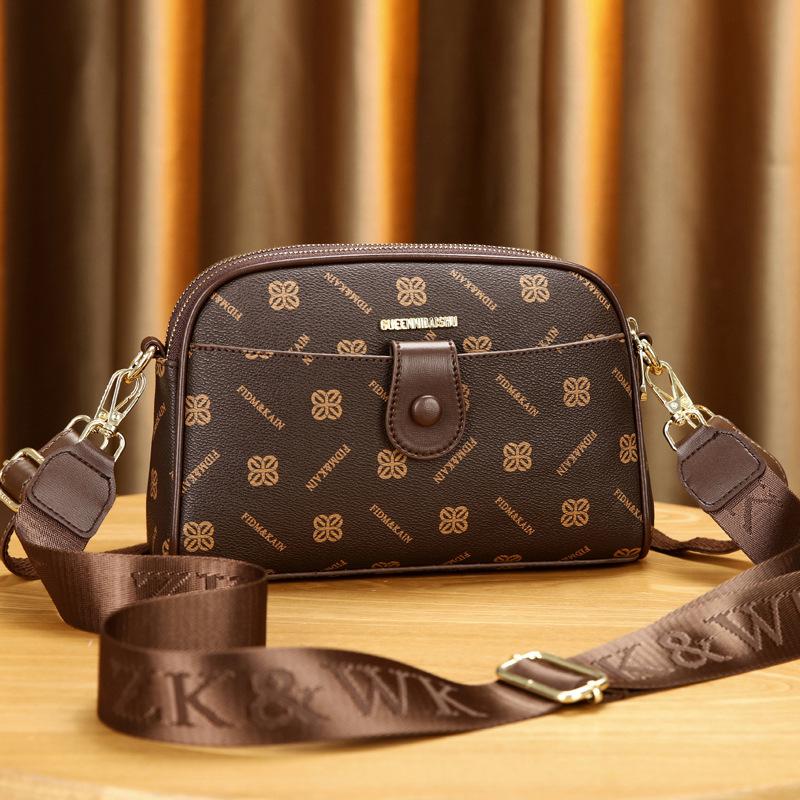 

Bag Women s 2025 New Simple Pu Small Square Bag Versatile Shoulder Crossbody Shell Bag Premium Women s Bag Tide кавовий