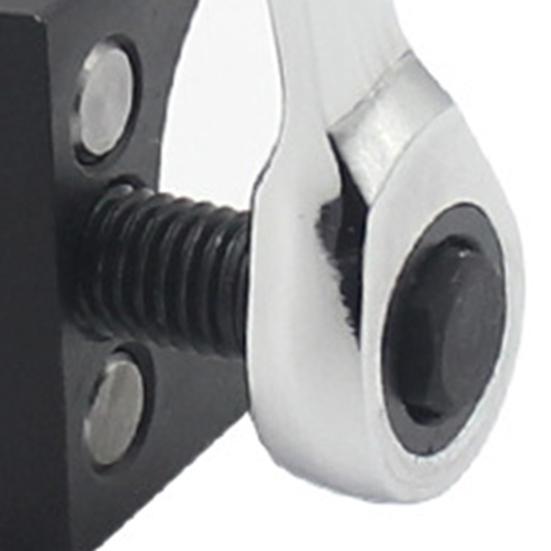 Instrument universal ușor de utilizat pentru apărătoarea suspensiei cu butuc divizat