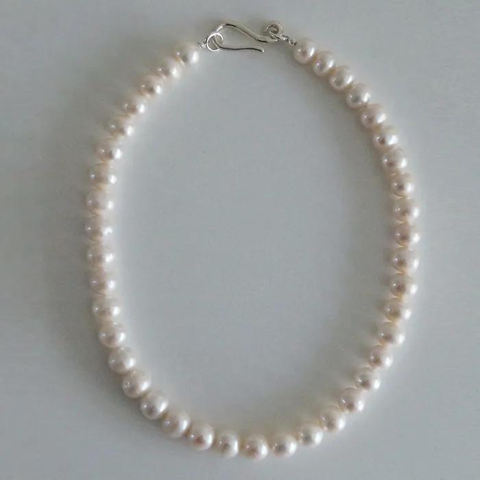 CLASSY PEARL NECKLACE