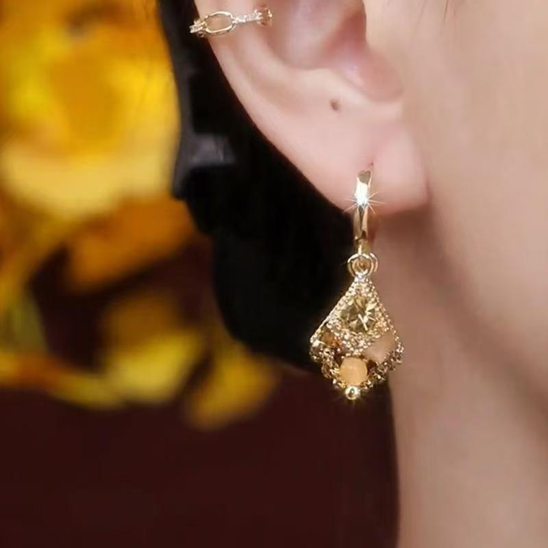 2025 Fall/Winter Trendy Gold Double Rhombus Earrings for Women – Stylish and Unique Design
