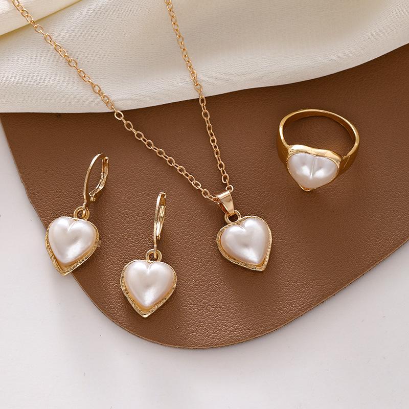 Niche minimalist design  peach heart necklace jewelry set creative French love earrings ring three-piece set