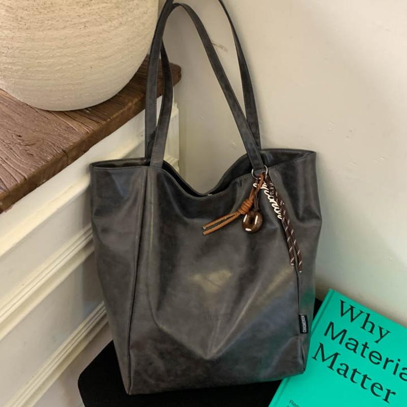 Large Capacity Bag Women's Retro Autumn New Simple Shoulder Bag Casual Commuter Tote Bag Women's Bag