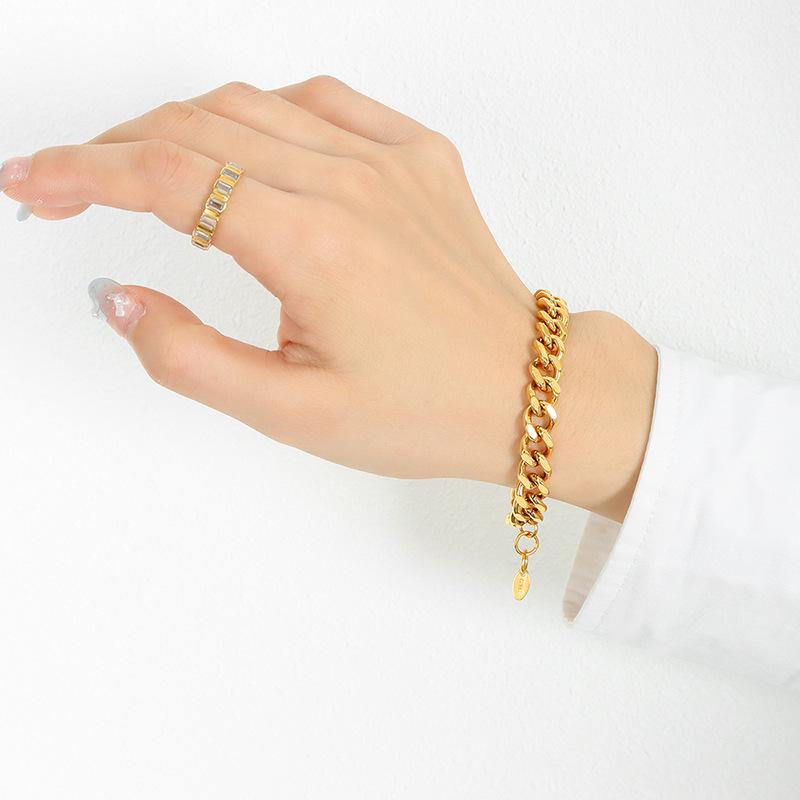 French Light Luxury Geometric Chunky Chain Bracelet, Gold-Plated Titanium Steel, Unique Design Jewelry Accessory