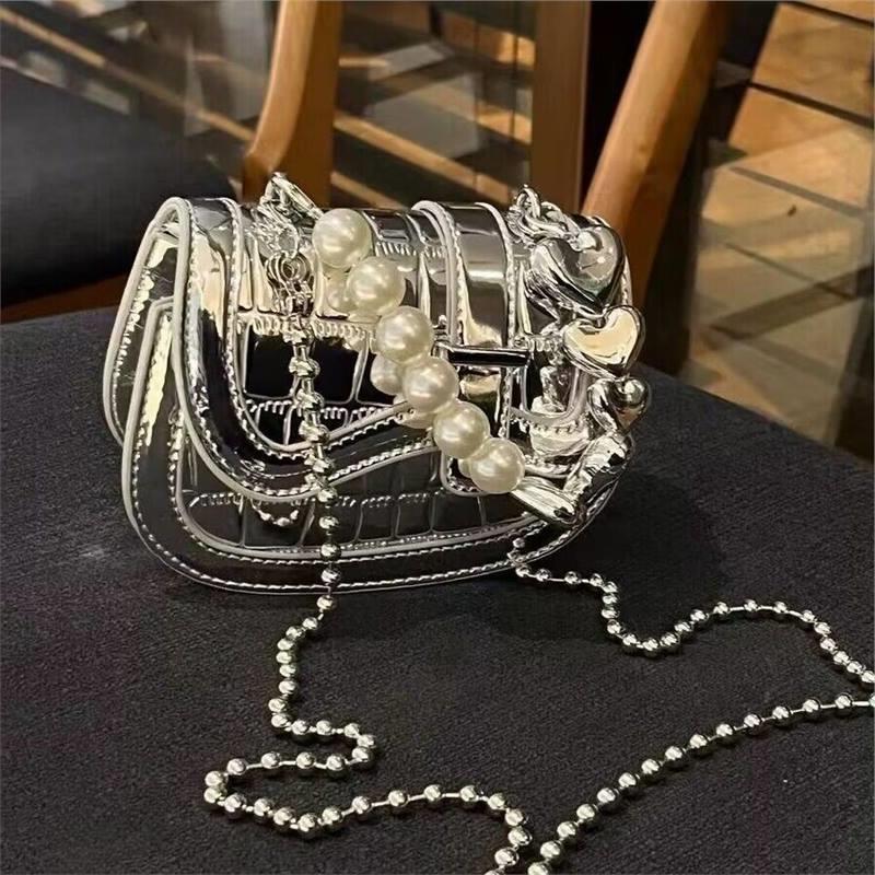 

Оригинальный дизайн Симпатичная студенческая сумка для пожилых людей 2024 года, граффити через плечо для пожилых женщин MINI для ключей с красным конвертом серебряный