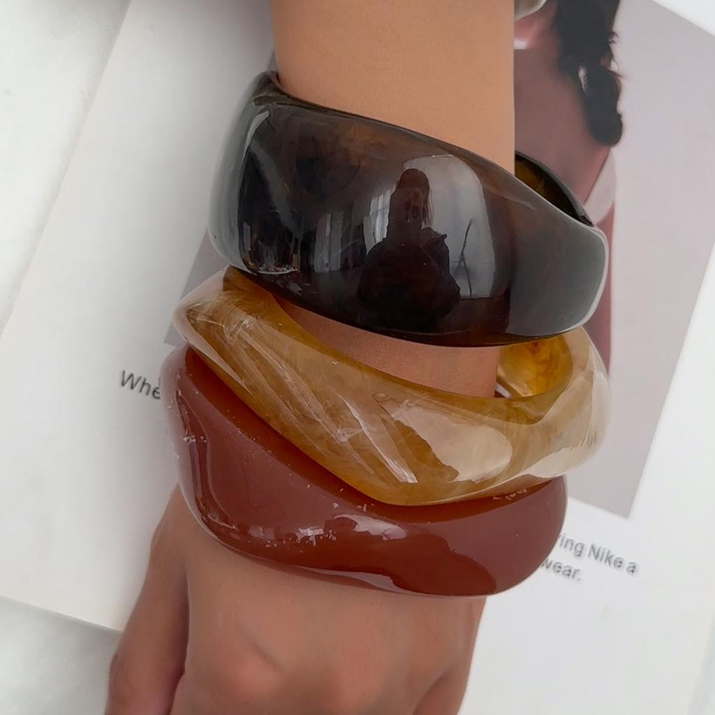 Ingemark 3 Styles Exaggerated Resin Plastic Wide Bangles for Women Vintage Stackable Bracelets Y2K New Year Hand Jewelry Gift