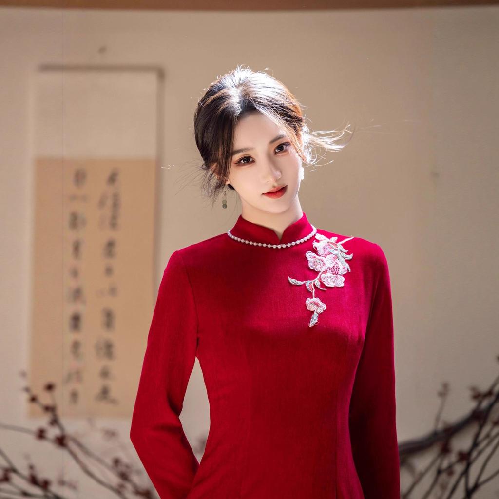 1011 winter new embroidered big red cheongsam new velvet thickened improved dress skirt slim stand-up collar cheongsam