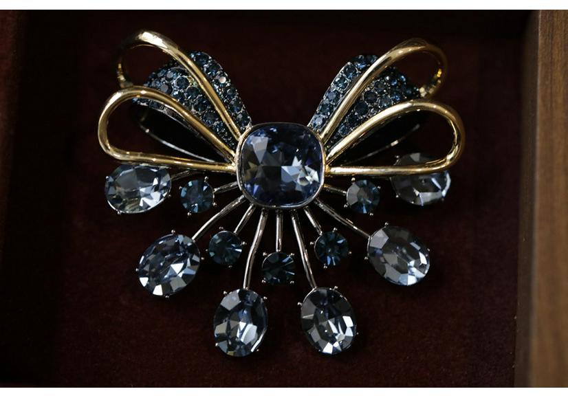 Luxurious Copper and Zirconia Bow Brooch - European Crystal Jewelry