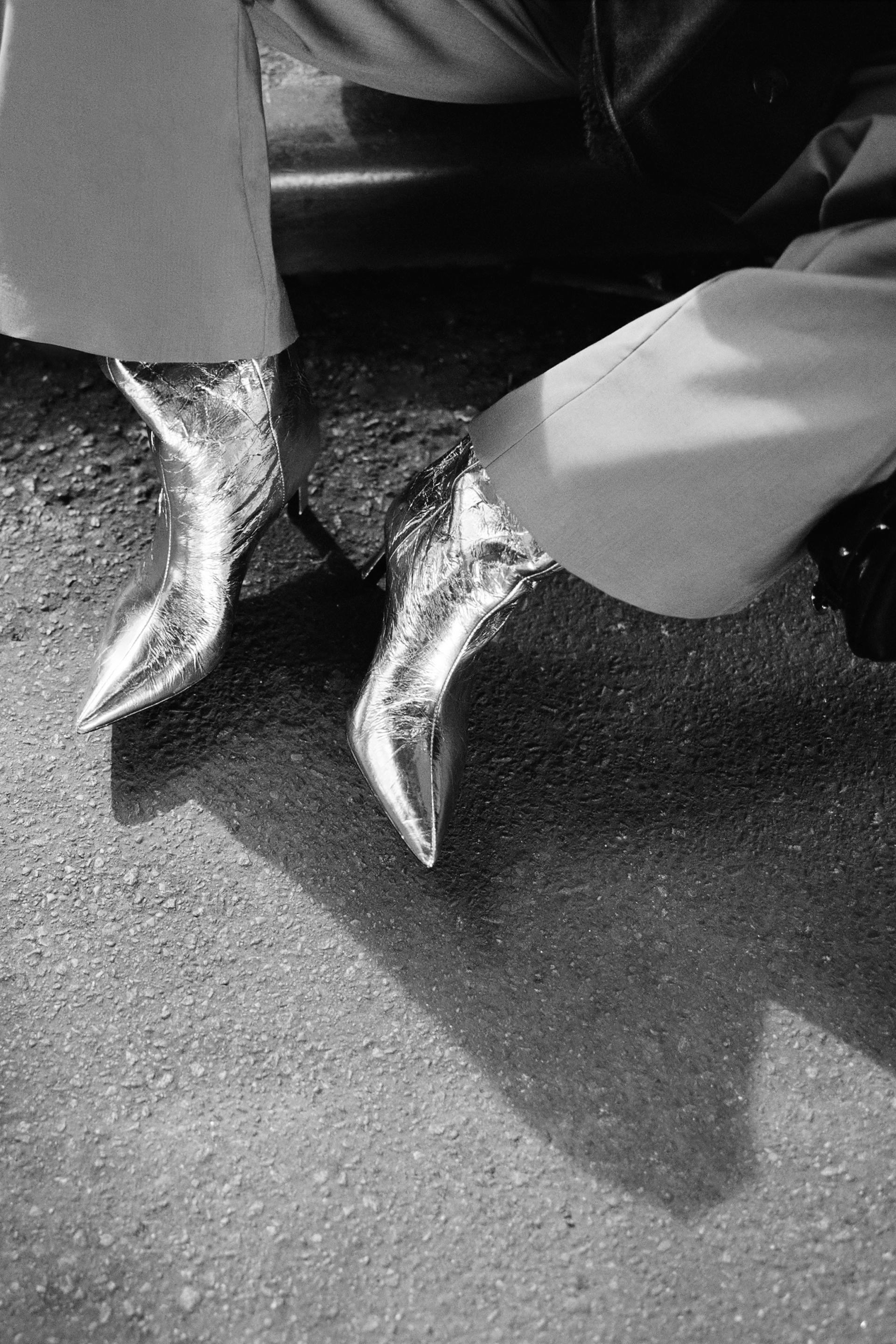 

БОТИНКИ НА ВЫСОКОМ КАБЛУКЕ МЕТАЛЛИК