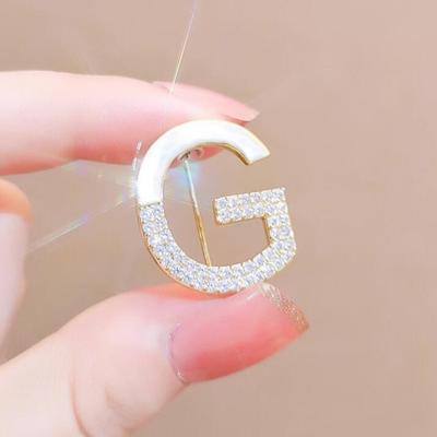 Metal Crystal Brooch Pin English Letter Pins and Brooches Suit Shirt Badge Fashion Jewelry for Men and Women Accessories