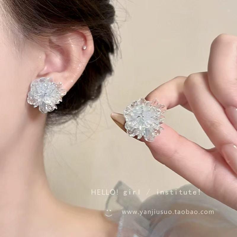 2025 Spring/Summer Floral Pearl Stud Earrings - Elegant Women's Light Luxury Edition