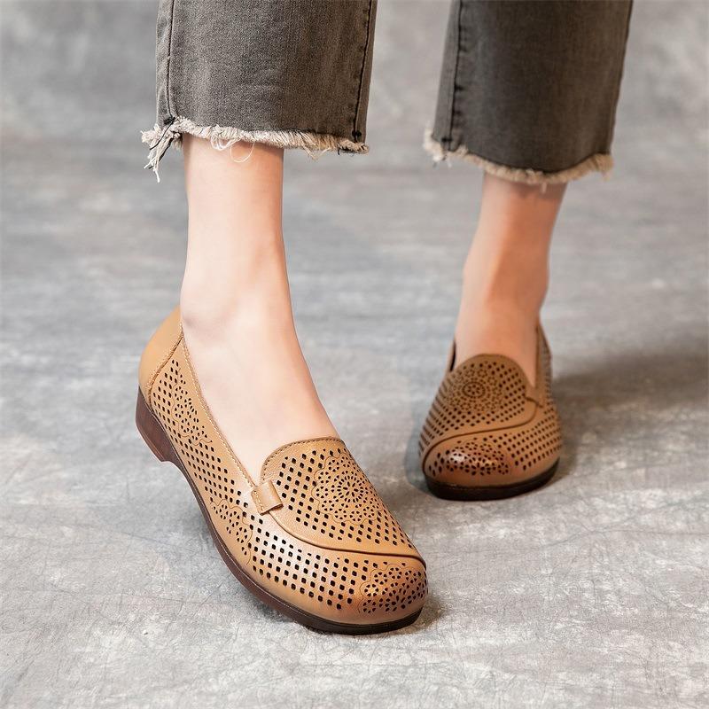 Spring and Summer New Mother Sandals Flat Bottom Non-slip Hollowed Out Elderly Shoes Shallow Mouth Low Top Breathable Casual Sandals Women