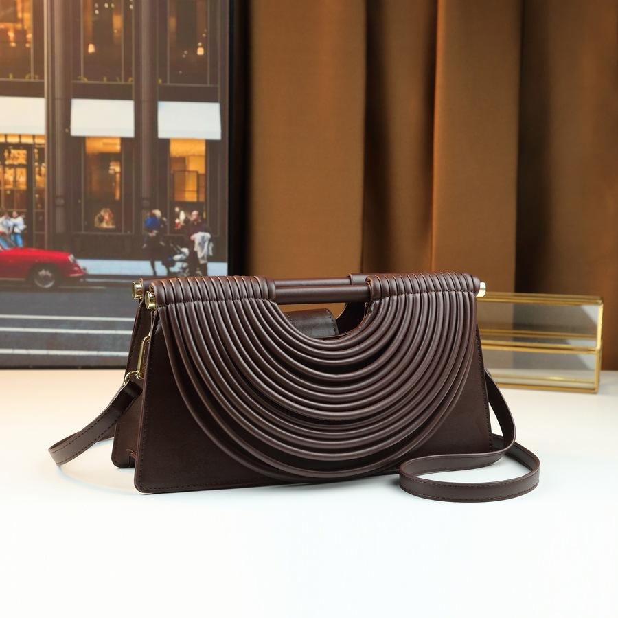 

Guangzhou New Handbag, Hand Woven Bag, Line Handbag, Women s Niche, High-end, Personalized and Fashionable темно-коричневого кольору