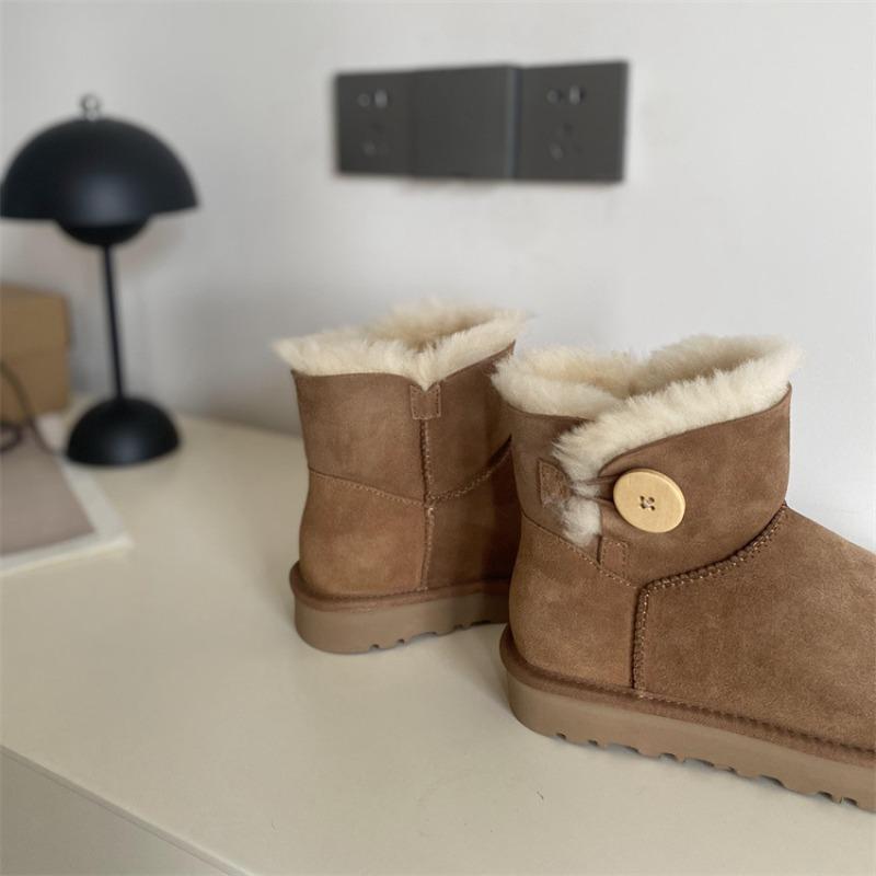 Snow boots women's wooden buckle short tube sheepskin fur integrated classic versatile velvet thickened warm cotton shoes winter shoes