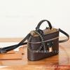 Source Guangzhou High-end Vanity Cosmetic Bag, Contrasting Color Chain Box Bag, Portable Messenger Shoulder Bag.