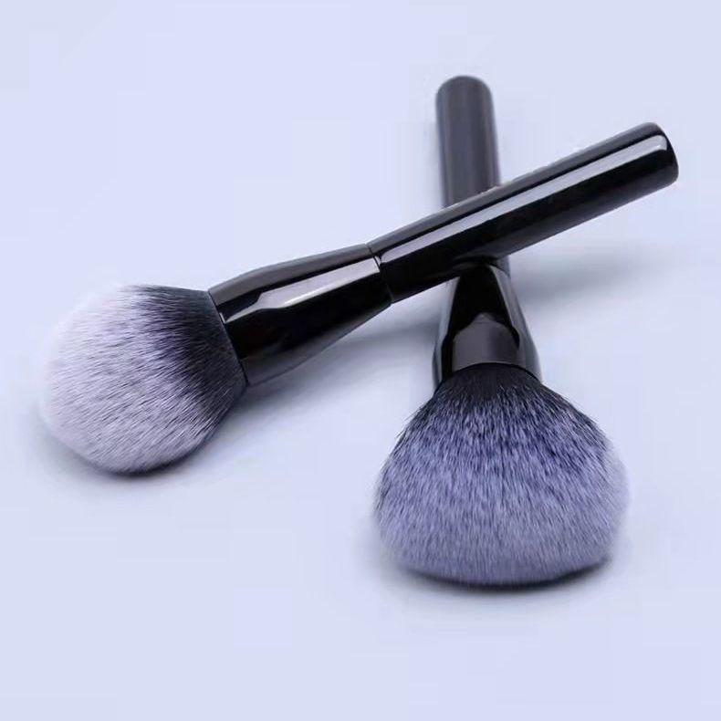 Soft Bristle Makeup Brush for Loose Powder, Highlighter, and Blush – Extra Large with Minimal Powder Absorption