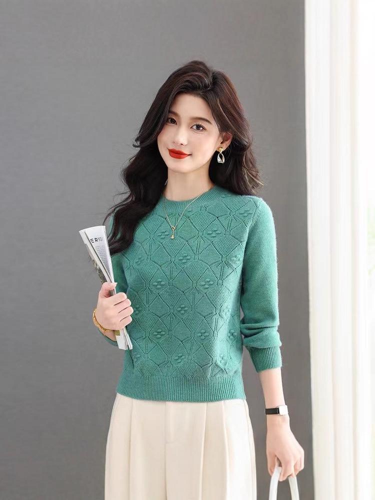 Women's Medium-Length Slim-Fit Round Neck Wool Sweater - Casual, Solid Color, Covers Belly, Perfect for Autumn and Winter.