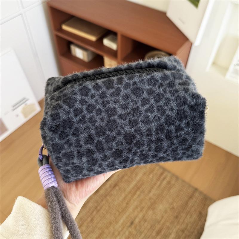 Leopard Print Pink Plush Bag: Large-Capacity, Portable Cosmetic Bag for Fall & Winter