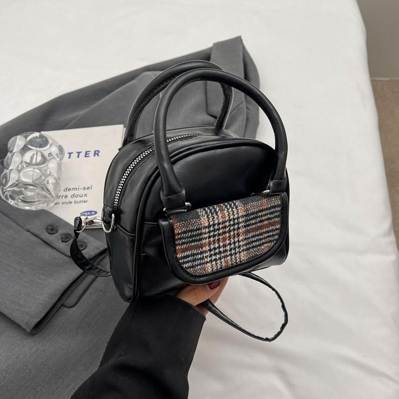 Fashionable Minimalist 2024 Winter New Women s Plaid Woolen Crossbody Bag Street Trend Style Black